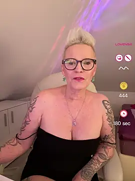 German Milf online show from May 28, 2026, 1:08 pm
