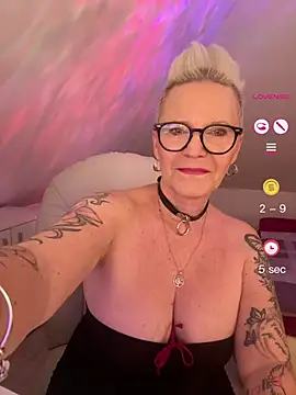 German Milf online show from June 3, 2026, 12:52 pm