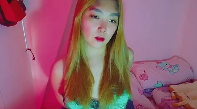 Snapshot of TR4NSCUTI3 chatting on January 6, 2025, 11:31 pm TR4NSCUTI3 online show from January 6, 2025, 11:31 pm