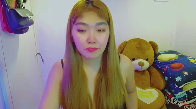 Snapshot of TR4NSCUTI3 chatting on February 2, 2025, 6:42 pm TR4NSCUTI3 online show from February 2, 2025, 6:42 pm