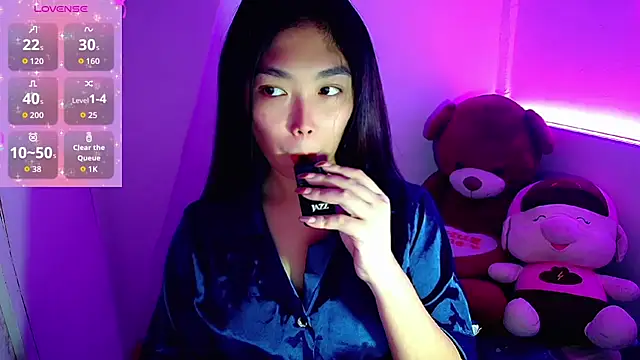 Snapshot of TR4NSCUTI3 chatting on October 19, 2025, 7:36 pm TR4NSCUTI3 online show from October 19, 2025, 7:36 pm