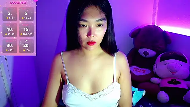 Snapshot of TR4NSCUTI3 chatting on October 24, 2025, 7:32 pm TR4NSCUTI3 online show from October 24, 2025, 7:32 pm