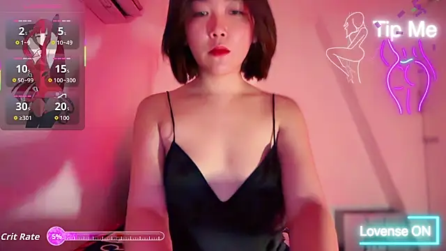 TR4NSCUTI3 online show from May 19, 2026, 6:58 pm