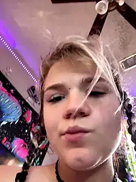 Cutiepiespanks online show from November 15, 2025, 8:16 pm