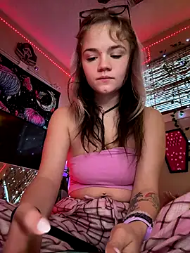 Cutiepiespanks online show from December 2, 2025, 1:17 pm