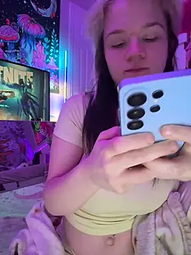 Cutiepiespanks online show from April 29, 2026, 2:04 am