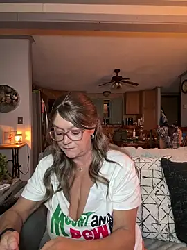 Snapshot of cowgirlc chatting on October 1, 2025, 2:39 am cowgirlc online show from October 1, 2025, 2:39 am