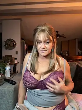 Snapshot of cowgirlc chatting on November 2, 2025, 2:47 am cowgirlc online show from November 2, 2025, 2:47 am