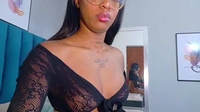 MiaMidnnightt online show from June 17, 2026, 12:18 pm
