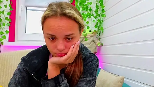 Snapshot of Misss_Vikk chatting on September 21, 2025, 6:26 am Misss Vikk online show from September 21, 2025, 6:26 am