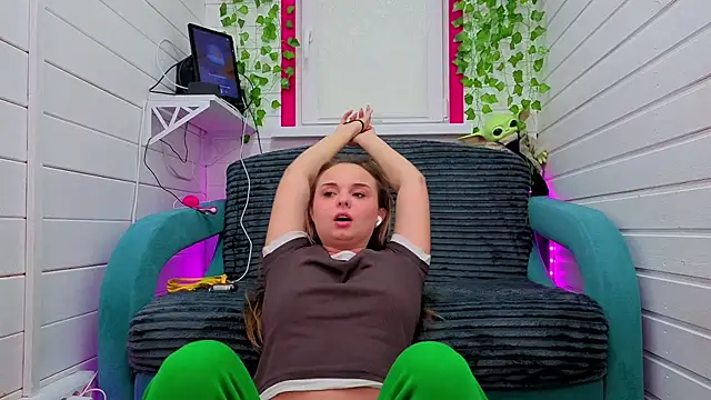 Misss Vikk online show from December 2, 2025, 6:30 am