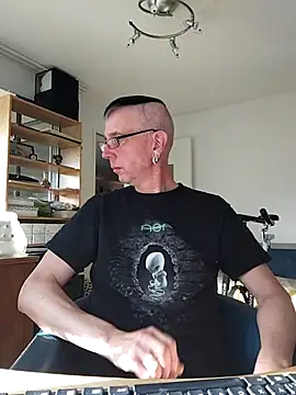 Snapshot of seelengleich chatting on October 21, 2025, 1:34 pm seelengleich online show from October 21, 2025, 1:34 pm