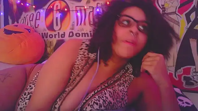 Snapshot of N1NT3NDH03 chatting on December 26, 2024, 7:35 am N1NT3NDH03 online show from December 26, 2024, 7:35 am