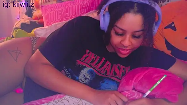 Snapshot of N1NT3NDH03 chatting on March 4, 2025, 6:04 am N1NT3NDH03 online show from March 4, 2025, 6:04 am