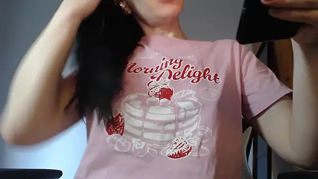 Lisakisss online show from June 16, 2026, 6:21 pm