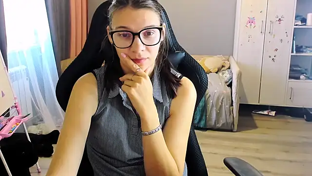 MollyLollipop online show from September 27, 2025, 4:28 am