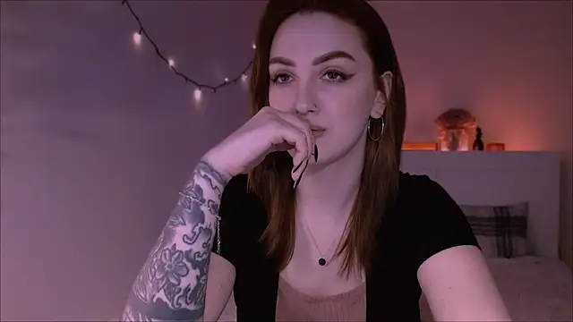LilyFarey online show from February 24, 2025, 6:36 pm