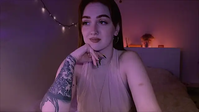 LilyFarey online show from March 3, 2025, 8:00 pm