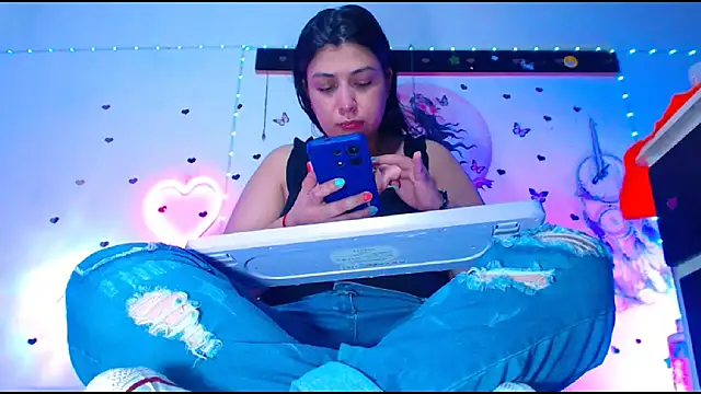 oliviarodriguez2u online show from May 6, 2026, 9:53 pm