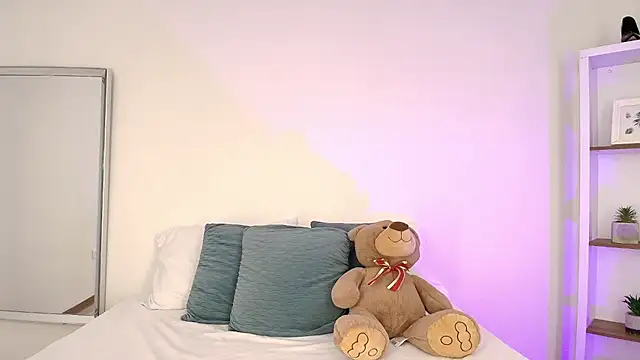 Isabella Harley online show from February 9, 2026, 1:26 pm