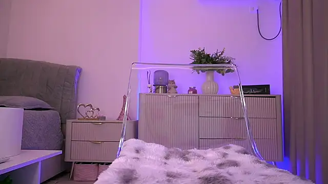 lildiaa online show from June 14, 2026, 5:04 pm