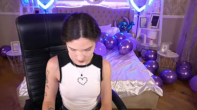 BabyFlowerr online show from January 10, 2025, 8:15 pm