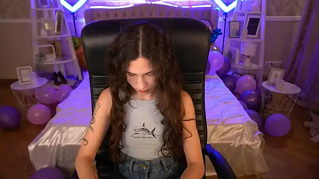 BabyFlowerr online show from January 20, 2025, 8:07 pm