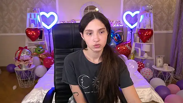BabyFlowerr online show from February 18, 2025, 2:05 am