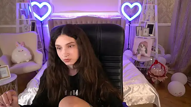 BabyFlowerr online show from March 3, 2025, 5:09 am