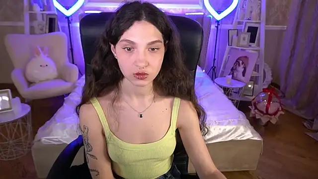 BabyFlowerr online show from March 14, 2025, 7:55 pm