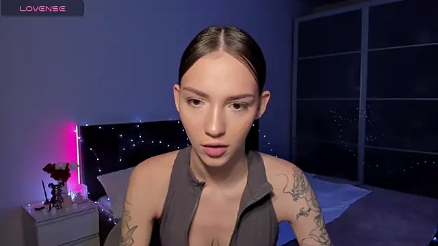 SophieCatty online show from March 25, 2026, 4:18 am