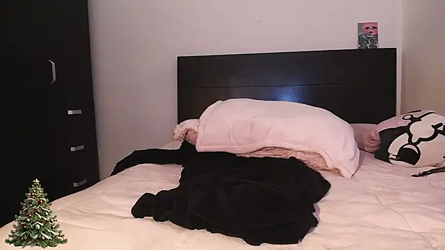 Snapshot of MARIANADIRTY chatting on January 4, 2025, 4:43 pm MARIANADIRTY online show from January 4, 2025, 4:43 pm