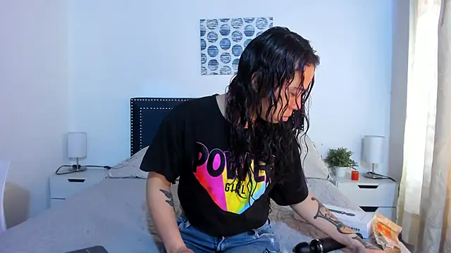 ZulyMichels online show from November 18, 2025, 12:42 pm