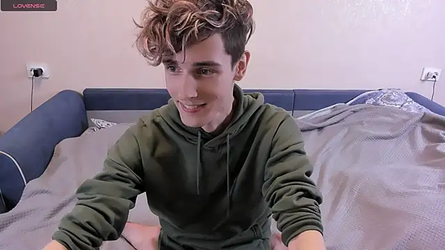 Snapshot of James_Mills chatting on December 13, 2024, 7:10 pm James Mills online show from December 13, 2024, 7:10 pm