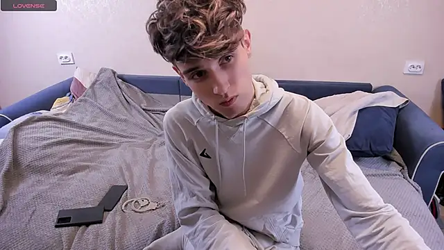 Snapshot of James_Mills chatting on February 19, 2025, 12:35 am James Mills online show from February 19, 2025, 12:35 am