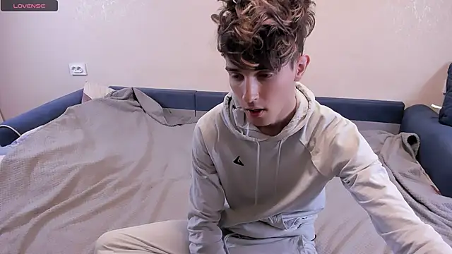 Snapshot of James_Mills chatting on February 20, 2025, 7:19 pm James Mills online show from February 20, 2025, 7:19 pm