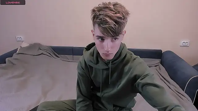 Snapshot of James_Mills chatting on March 5, 2025, 7:27 pm James Mills online show from March 5, 2025, 7:27 pm