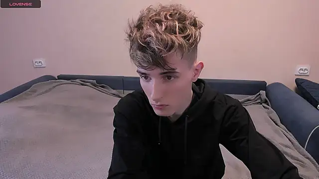 Snapshot of James_Mills chatting on March 7, 2025, 7:05 pm James Mills online show from March 7, 2025, 7:05 pm