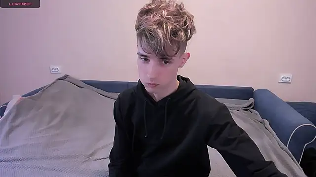 Snapshot of James_Mills chatting on March 8, 2025, 6:37 pm James Mills online show from March 8, 2025, 6:37 pm