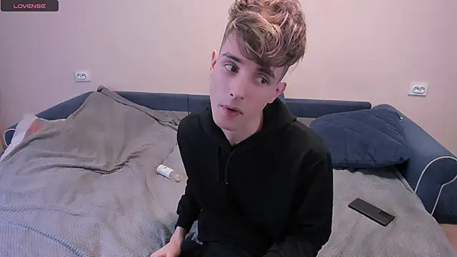 Snapshot of James_Mills chatting on March 8, 2025, 9:40 pm James Mills online show from March 8, 2025, 9:40 pm