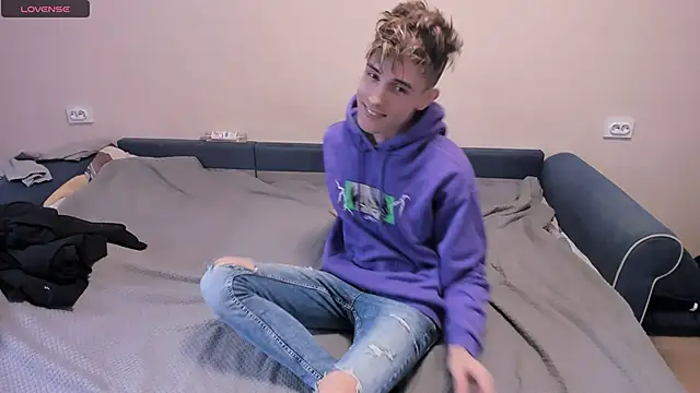 Snapshot of James_Mills chatting on March 11, 2025, 6:19 pm James Mills online show from March 11, 2025, 6:19 pm