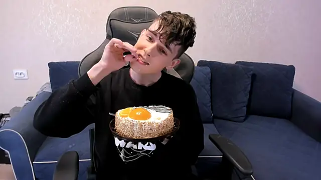 James Mills online show from November 4, 2025, 7:24 pm