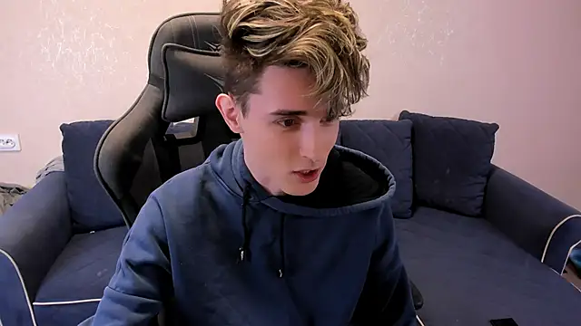 James Mills online show from December 3, 2025, 8:07 pm