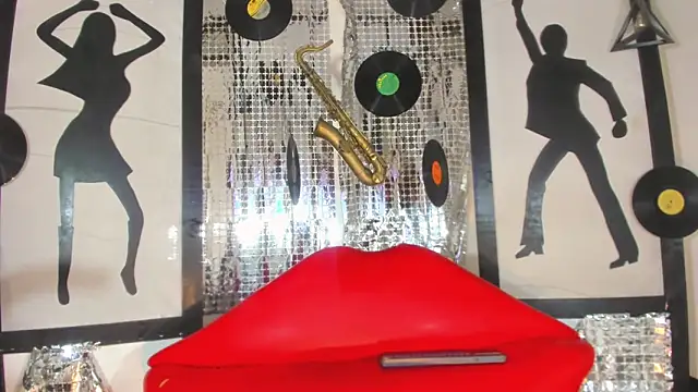 nickyminach  online show from December 3, 2024, 4:03 am