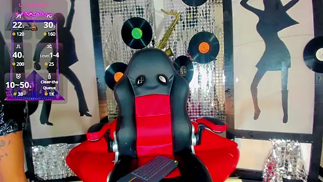 nickyminach  online show from December 16, 2024, 7:32 pm
