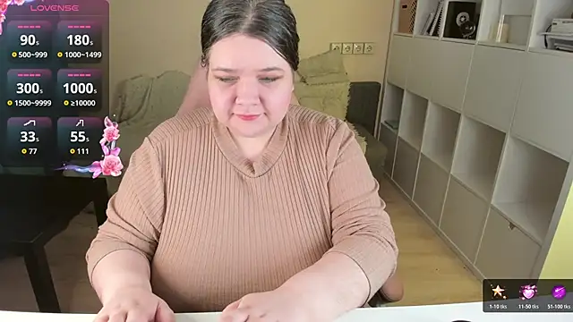 PlumPie online show from December 14, 2025, 10:36 pm