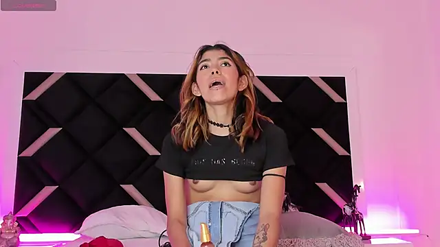 Girl Cherry online show from March 22, 2025, 5:52 pm