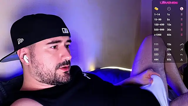 Snapshot of DominantTheo chatting on December 20, 2024, 3:14 am DominantTheo online show from December 20, 2024, 3:14 am