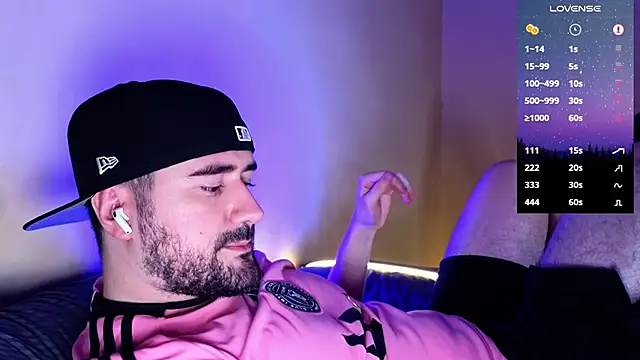 Snapshot of DominantTheo chatting on January 19, 2025, 2:47 am DominantTheo online show from January 19, 2025, 2:47 am