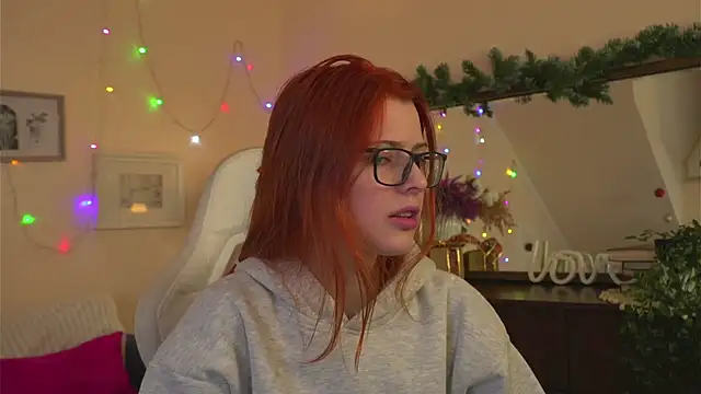 doll lesli online show from December 24, 2024, 2:33 pm